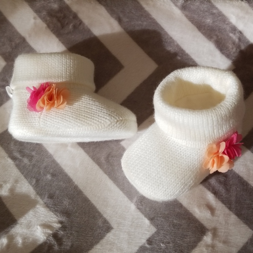 NWOT white booties with flowers